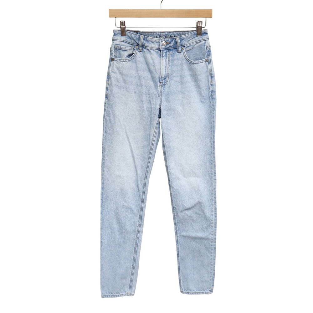 American Eagle Strigid High Rise Mom Jean 2 X-Long Light Wash Denim Casual